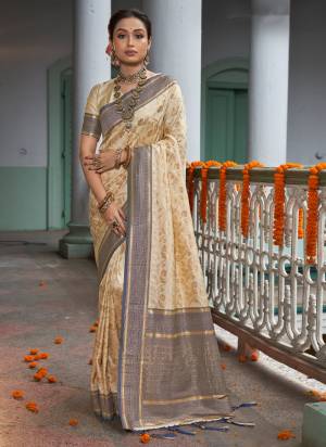 Garb These Party Wear Saree in Fine Colored.These Saree And Blouse is Fabricated On Banarasi Silk.Its Beautified With Heavy Weavon Designer.