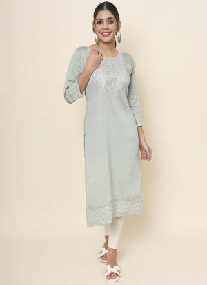 Grab These Beautiful Looking Readymade Long Kurti.These Kurti is Fabricated On Cotton.Its Beautified With Designer Embroidery Work.