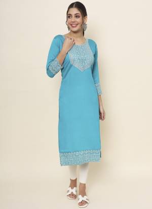 Grab These Beautiful Looking Readymade Long Kurti.These Kurti is Fabricated On Cotton.Its Beautified With Designer Embroidery Work.