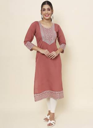 Grab These Beautiful Looking Readymade Long Kurti.These Kurti is Fabricated On Cotton.Its Beautified With Designer Embroidery Work.