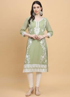 Grab These Beautiful Looking Readymade Long Kurti.These Kurti is Fabricated On Cotton.Its Beautified With Designer Embroidery Work.