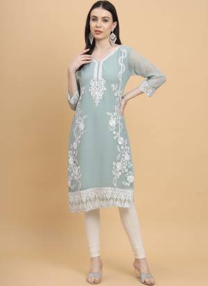 Grab These Beautiful Looking Readymade Long Kurti.These Kurti is Fabricated On Cotton.Its Beautified With Designer Embroidery Work.