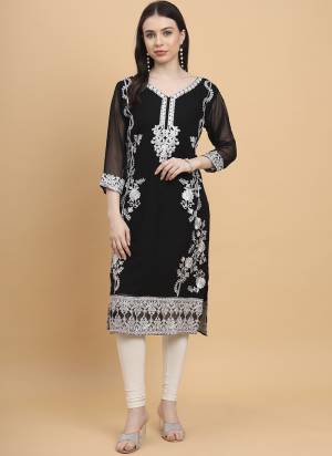 Grab These Beautiful Looking Readymade Long Kurti.These Kurti is Fabricated On Cotton.Its Beautified With Designer Embroidery Work.