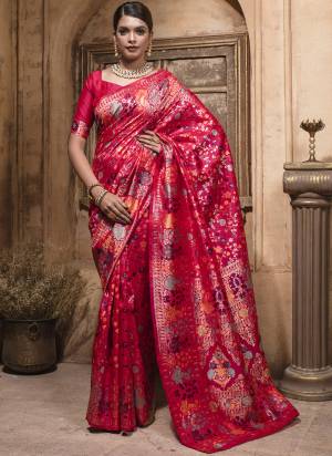 Garb These Party Wear Saree in Fine Colored.These Saree And Blouse is Fabricated On Banarasi Silk.Its Beautified With Wevon Jari Designer.