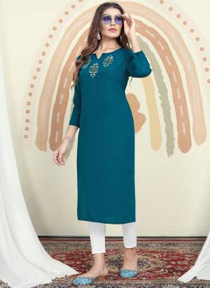 Grab These Beautiful Looking Readymade Kurti.These Kurti is Fabricated On Maaza Cotton.Its Beautified With Designer Hand Work With Pocket.