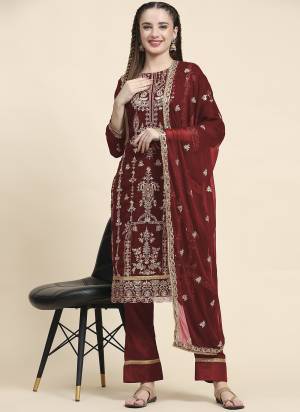 Attrective These Suit in Fine Colored Pair With Bottom And Dupatta.These Top Are Faux Georgette And Bottom Are Fabricated On Santoon Pair With Nazmin Dupatta.Its Beautified With Santoon Inner.Its Beautified With Designer Embroidery Work.