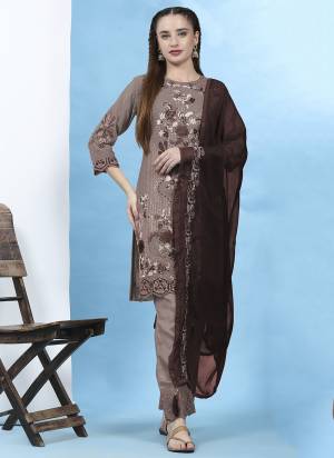 Attrective These Suit in Fine Colored Pair With Bottom And Dupatta.These Top Are Faux Georgette And Bottom Are Fabricated On Santoon Pair With aux Nazmin Dupatta.Its Beautified With Santoon Inner.Its Beautified With Designer Embroidery Work.