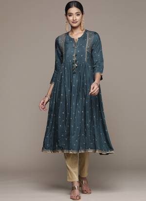 Attrective These Beautiful Designer Readymade Kurti.These Kurti is Fabricated On Viscose Santoon.Its Beautified With Designer Foil Printed.