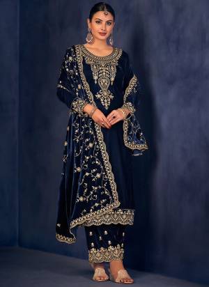 Attrective These Plazzo Suit in Fine Colored Pair With Bottom And Dupatta.These Top And Dupatta Are Fabricated On Velvet Pair With Velvet Bottom.Its Beautified With Heavy Designer Embroidery Work.