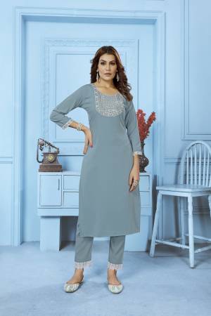 Attrective These Beautiful Looking Readymade Kurti.These Kurti is Fabricated On Viscose Silk.Its Beautified With Designer Handmade Embroidery Work.