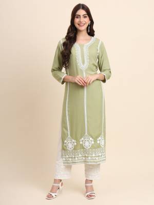 Attrective These Beautiful Looking Readymade Kurti.These Kurti is Fabricated On Rayon.Its Beautified With Designer Embroidery Work.