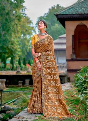 Looking These Party Wear Designer Saree in Fine Colored.These Saree Are Banarasi Silk And Blouse is Fabricated On Raw Silk.Its Beautified With Wevon Designer With Sequance,Jari,Thread Embroidery Work.