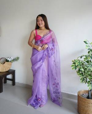 Garb These Party Wear Saree in Fine Colored.These Saree Are Organza And Blouse is Fabricated On Art Silk.Its Beautified With Digital Printed,Aari,Cut Work.