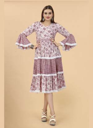 Attrective Looking These Beautiful Looking Readymade Kurti.These Kurti is Fabricated On Viscoce Rayon.Its Beautified With Designer Printed.