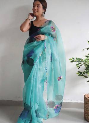 Garb These Party Wear Saree in Fine Colored.These Saree Are Organza And Blouse is Fabricated On Satin Banglori.Its Beautified With Designer Floral Printed With Gota Patta Work.