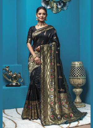 Garb These Party Wear Saree in Fine Colored.These Saree And Blouse is Fabricated On Handloom Silk.Its Beautified With Wevon Jari Designer.