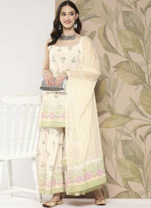 Grab These Beautiful Designer Readymade Kurti With Bottom With Dupatta.These Kurti And Bottom is Fabricated On Crepe And Net Dupatta.Its Beautified With Designer Printed.