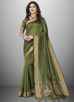 Garb These Party Wear Saree in Fine Colored.These Saree And Blouse is Cotton Orgaza Fabricated.Its Beautified With Wevon Chit Pallu Border Designer.