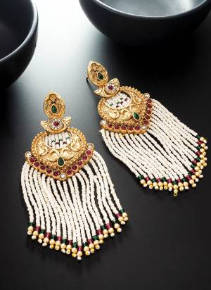 Grab These Beautifil Multy Colored Earring.These Earring is Come Alloy Material And Beautified With Artificial Beads And Stone Work.