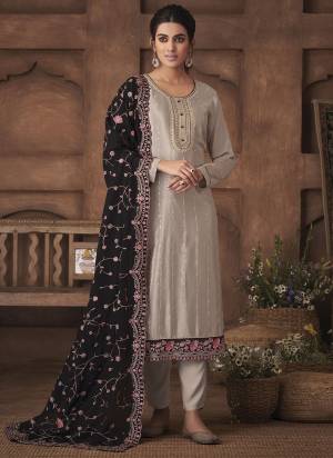 Attrective Looking These Suit in Fine Colored Pair With Bottom And Dupatta.These Top And Dupatta Are Fabricated On Chinon Pair With Santoon Bottom.Its Beautified With Santoon Inner.Its Beautified With Designer Heavy Multy Thread Embroidery Work.