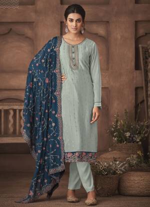 Attrective Looking These Suit in Fine Colored Pair With Bottom And Dupatta.These Top And Dupatta Are Fabricated On Chinon Pair With Santoon Bottom.Its Beautified With Santoon Inner.Its Beautified With Designer Heavy Multy Thread Embroidery Work.