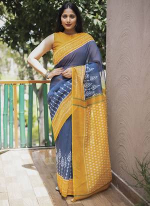 Attrective These Fastival Wear Saree in Fine Colored.These Saree And Blouse is Fabricated On Linen.Its Beautified With Designer Digital Printed.