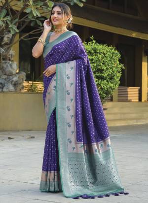 Garb These Festive Wear Saree in Fine Colored.These Saree And Blouse is Fabricated On Soft Banarasi Silk.Its Beautified With Paithani Weavon Jari Designer.