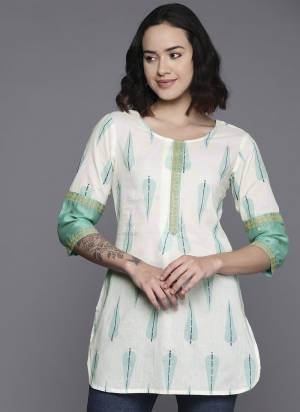 Attrective These Beautiful Looking Readymade Kurti.These Kurti is Fabricated On Cotton.Its Beautified With Designer Ethnic Printed.