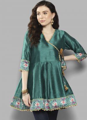 Attrective These Beautiful Looking Readymade Kurti.These Kurti is Fabricated On Cotton.Its Beautified With Designer Ethnic Printed.