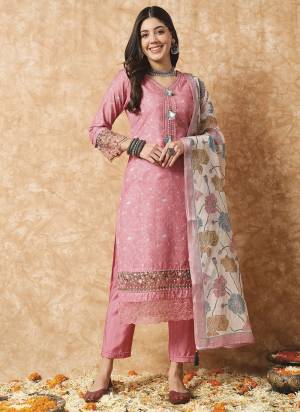 Grab These Readymade Suit in Fine Colored Pair With Bottom And Dupatta.These Top And Dupatta Are Fabricated On Linen Cotton Pair With Rayon Bottom.Its Beautified With Designer Printed With Embroidery Work.