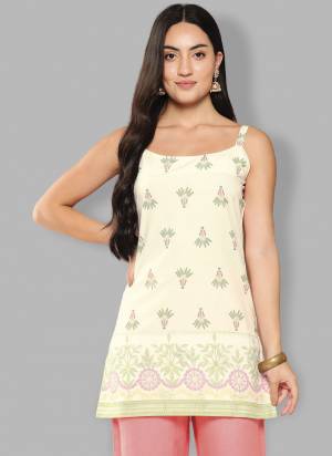 Attrective These Beautiful Designer Readymade Kurti.These Kurti is Fabricated On Polyester.Its Beautified With Designer Printed.