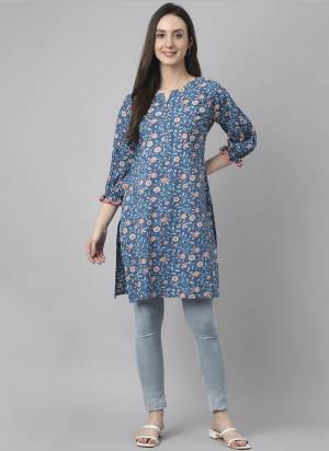 Grab These Beautiful Looking Readymade Long Kurti.These Kurti is Fabricated On Cotton.Its Beautified With Designer Printed.