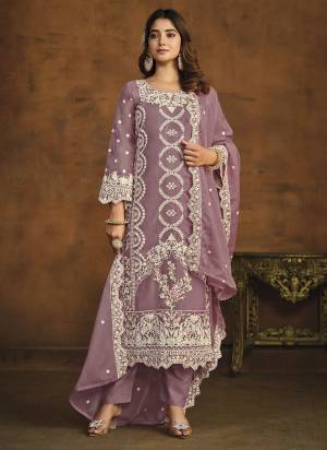 Attrective These Suit in Fine Colored Pair With Bottom And Dupatta.These Top And Dupatta Are Fabricated On Soft Organza Pair With Santoon Bottom.Its Beautified With Santoon Inner.Its Beautified With Designer Heavy Thread Embroidery Work.