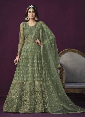 Attrective These Anarkali Suit in Fine Colored Pair With Bottom And Dupatta.These Top And Dupatta Are Fabricated On Net Pair With Santoon Bottom.Its Beautified With Santoon Inner.Its Beautified With Designer Heavy Sequance Embroidery Work.