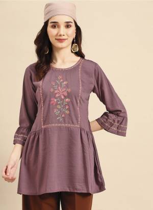 Attrective These Beautiful Looking Readymade Short Kurti.These Kurtis Fabricated On Viscose Rayon.Its Beautified With Designer Embroidery Work.