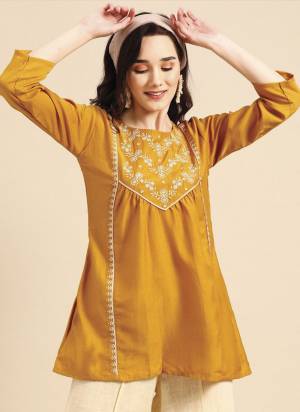 Attrective These Beautiful Looking Readymade Short Kurti.These Kurtis Fabricated On Viscose Rayon.Its Beautified With Designer Embroidery Work.