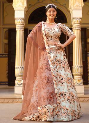 Attrective These Party Wear Lahenga Choli in Fine Colored.These Blouse And Lahenga Are Fabricated On Crushed Silk Pair With Net Dupatta.Its Beautified With Crushed With Designer Floral Printed.