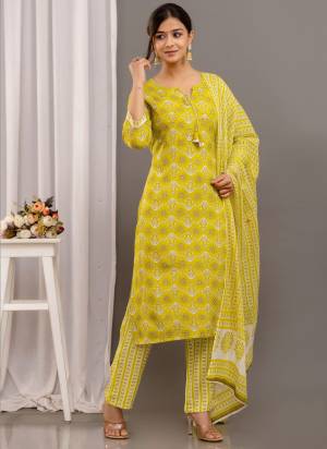 Attrective These Suit in Fine Colored Pair With Bottom And Dupatta.These Top And Bottom Are Fabricated On Rayon Cotton Pair With Mulmul Cotton Dupatta.Its Beautified With Designer Printed,Gotta Lace.