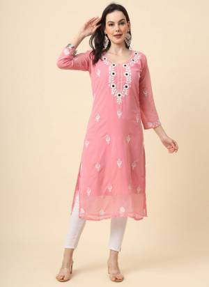 Garb These Beautiful Looking Readymade Kurti.These Kurti is Fabricated On Georgette.Its Beautified With Designer Embroidery Work.