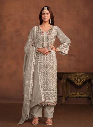 Garb These Party Wear Suit in Fine Colored Pair With Bottom And Dupatta.These Top And Dupatta Are Fabricated On Organza Pair With Santoon Bottom.Its Beautified With Santoon Inner.Its Beautified With Designer Heavy Thread,Sequance Embroidery Work.