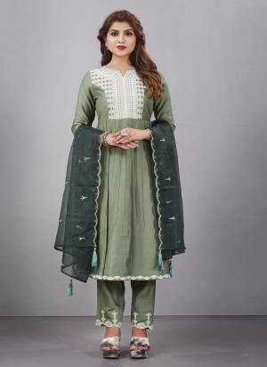 Garb These Beautiful Looking Readymade Suits.These Top And Bottom Are Muslin Silk And Dupatta Are Organza Fabricated.Its Beautified With Disigner Lukhnowi Embroidery Work.