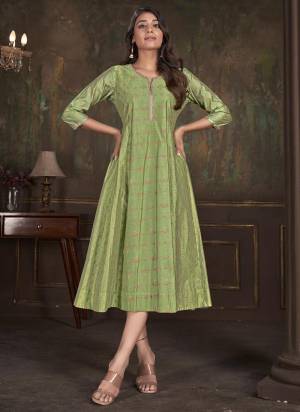 Attrective These Beautiful Looking Readymade Kurti.These Kurti Fabricated On Cotton.Its Beautified With Designer Printed.