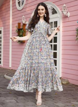 Attrective These Beautiful Looking Readymade Long Kurti.These Kurtis Fabricated On Rayon.Its Beautified With Designer Printed With Gold Foil .