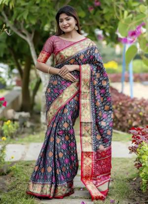 Garb These Party Wear Fancy Saree in Fine Colored.These Saree And Blouse is Fabricated On Soft Silk.Its Beautified With Kalamkari Printed,Wevon Border Designer.