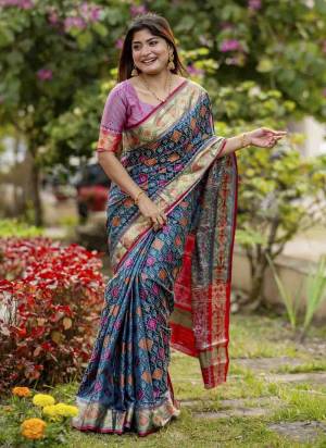 Garb These Party Wear Fancy Saree in Fine Colored.These Saree And Blouse is Fabricated On Soft Silk.Its Beautified With Kalamkari Printed,Wevon Border Designer.