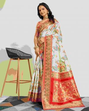 Attrective Look These Saree in Fine Colored.These Saree Are Banarasi Silk And Blouse is Banarasi Silk Fabricated.Its Beautified With Weving Designer.