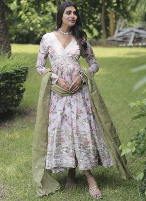 Attrective Looking These Beautiful Looking Readymade Long Kurti With Dupatta.These Kurti is Fabricated On Russion Silk And Russion Silk Dupatta.Its Beautified With Designer Digital Printed, Jari, Sequance Embroidery Work.