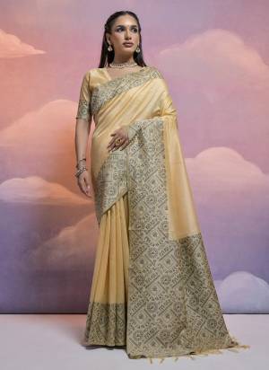 Garb These Party Wear Fancy Saree in Fine Colored.These Saree And Blouse is Fabricated On Handloom Raw Silk.Its Beautified With Handloom Weaving Designer.