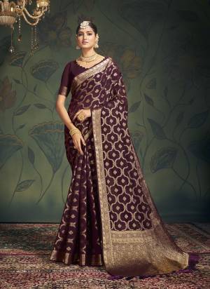 Grab These Saree in Fine Colored Pair With Blouse.These Saree and Blouse Are Fabricated On Georgette.Its Beautified With Heavy Wevon Designer.