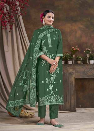 Garb These Beautiful Looking Readymade Suits.These Top And Dupatta Are Viscose And Bottom Are Gadwal Silk Fabricated.Its Beautified With Wevon Disigner, Embroidery Work.